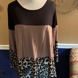 Lovely J XL Block style tunic with lace detail